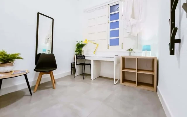 Piso de 7 habitaciones en Ciutat Vella 4