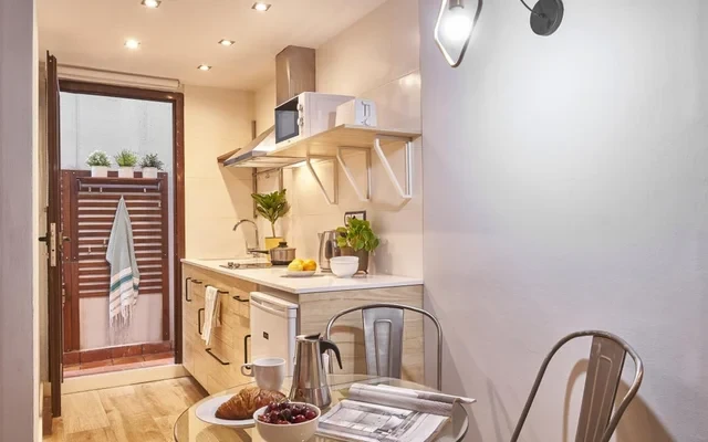 Confy studio right in the city centre, steps from the BeachCarrer de Guardia 4