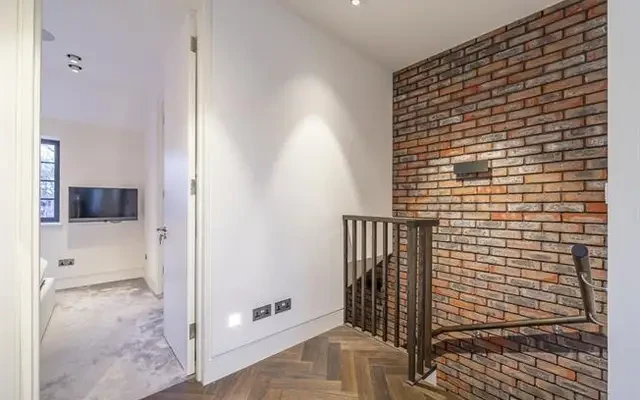 London, NW10 7HH 3