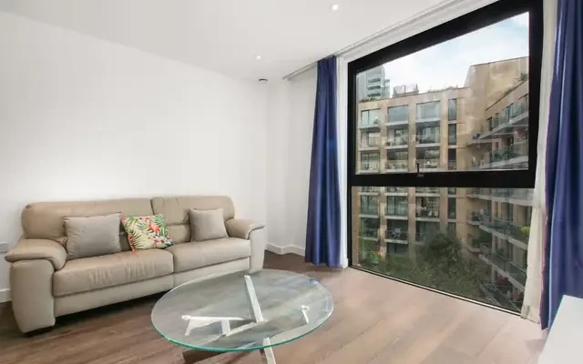 Goodmans Fields, E1 2