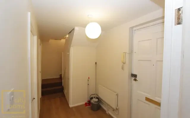 apartment in Shadwell 0