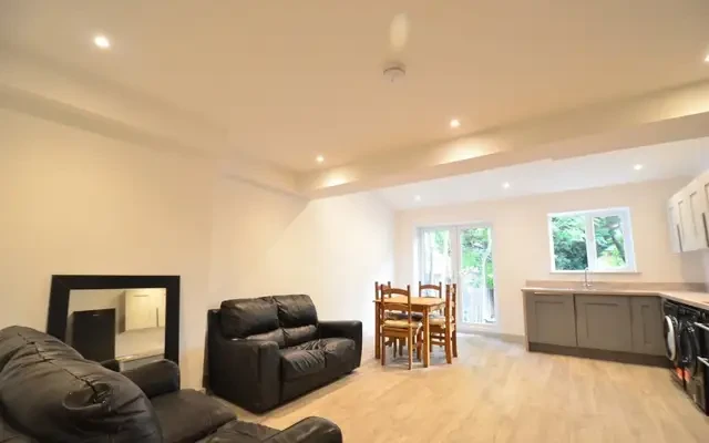 Entire Place·4B2B···56 Quinton Road, Harborne 4