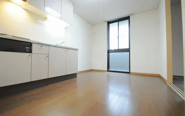 レオパレス高岡 3