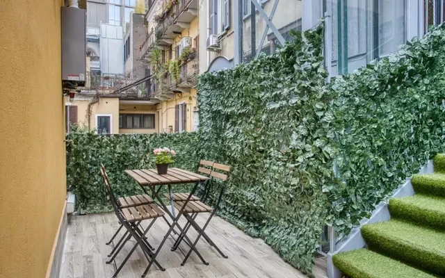 Stunning 2-bed flat w/ balcony 1