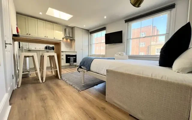 LH-195 Gloucester Place 0