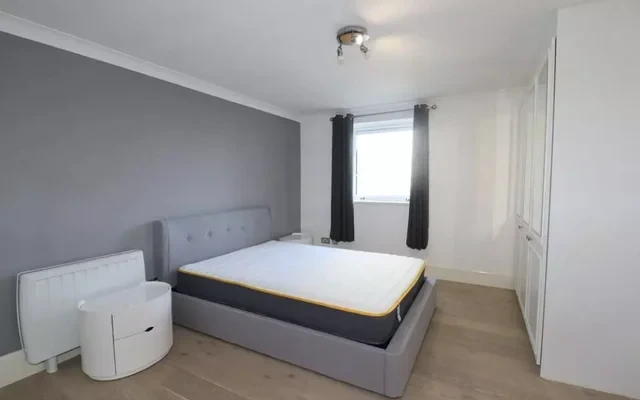 LH-3 Lawn House Close 1