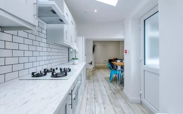 27 Gladstone Terrace 2