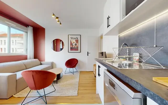 Airy double bedroom in Gratte Ciel 4