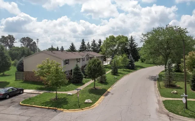 Knoll Ridge Townhomes & Apartments 4