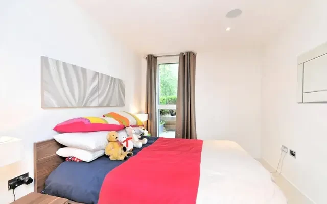 9 Gatliff Road, London, SW1W 8DP 4