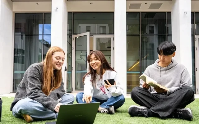 Lachlan Avenue, Macquarie Park - Sydney student accommodation - Courtyard