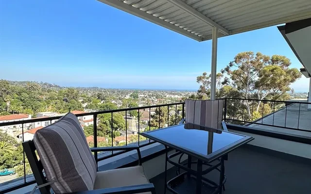 813 East Anapamu Street - Santa Barbara student accommodation - Balcony