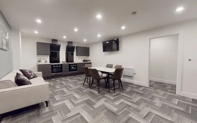 Entire Place·4B···Graduation House 4