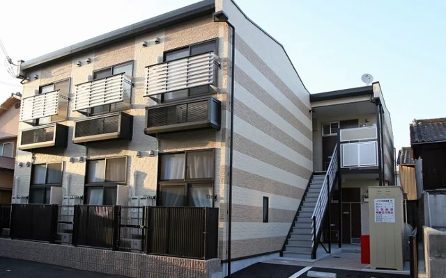 レオパレスハーバー東出町 103号室 0