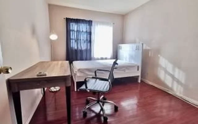 2020 Cloverfield Blvd #5 0