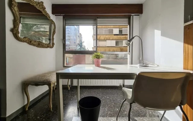 Piso de 7 habitaciones en Benimaclet 0