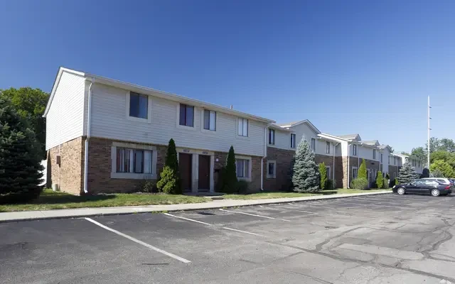 Knoll Ridge Townhomes & Apartments 1