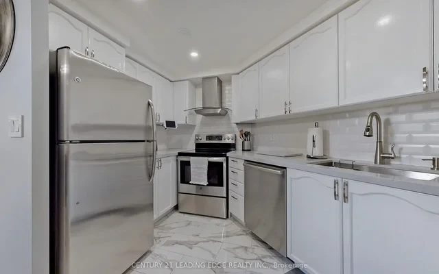 28 pemberton Ave - ノース・ヨークの学生向け宿泊施設 - 1+1 bed 2 bath