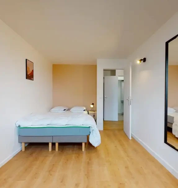 Bright double bedroom near Université Gustave Eiffel