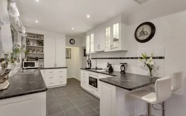 1/4 Ware Crescent, Ringwood East 1