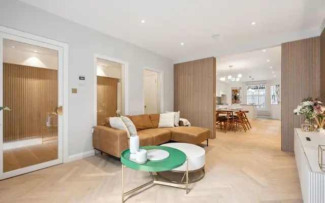 Cornwall Gardens, South Kensington, London, SW7 4AZ 1