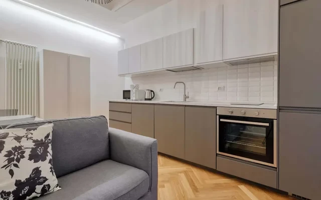 Renovated Flat by Piazza Leonardo da Vinci 1