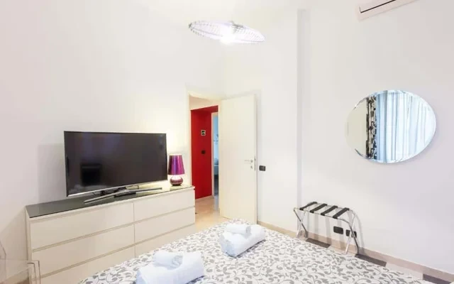 Elegant Three-Room Apartment in Central Rome 0