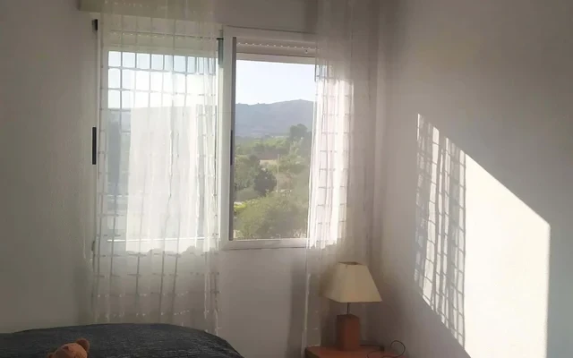 Se alquila habitacion luminosa con bano propio  0
