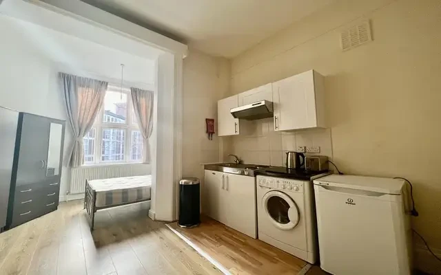 Cromwell Road, Earls Court - London student accommodation - Studio, Flat 11 Cromwell House, 149