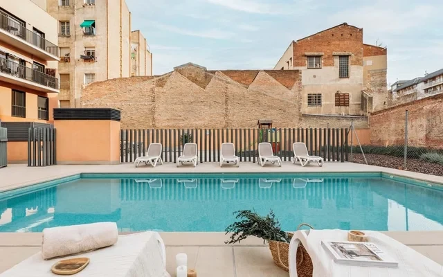Falco - 2 bedrooms with shared pool in Les Corts 0
