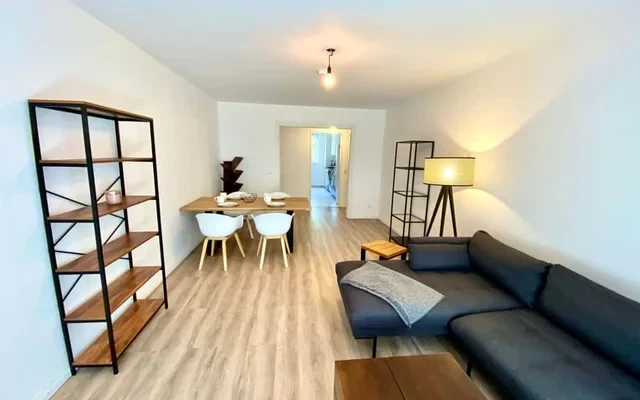 'Britta' modernes geraeumiges Apartment in Friedrichshain 1