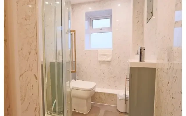 Clifton Wood, BS8 4RJ 1