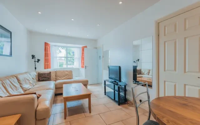 Alan Moss Road, LE11 4LZ 3