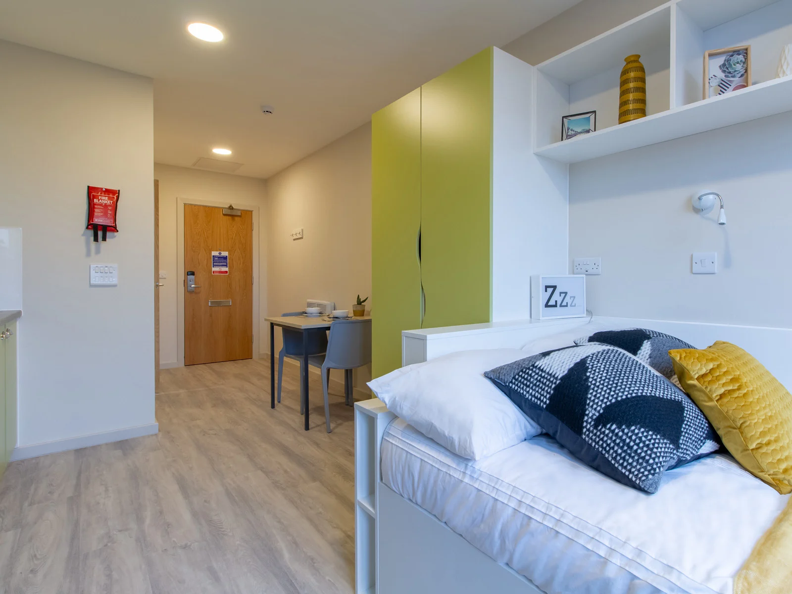 Silver Deluxe Studio