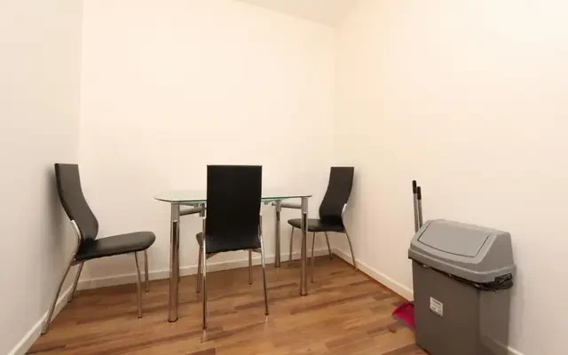 apartment in Limehouse 0