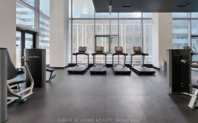 603 - 357 King St W 4