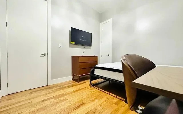 195 Menahan Street, Ridgewood - New York student accommodation - 7 bed 3 bath