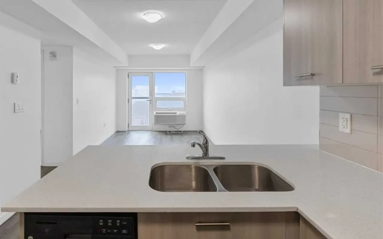 220 Cannon St E 14