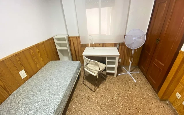 Avinguda de la Constitucio Valencia 46009 Spain 2