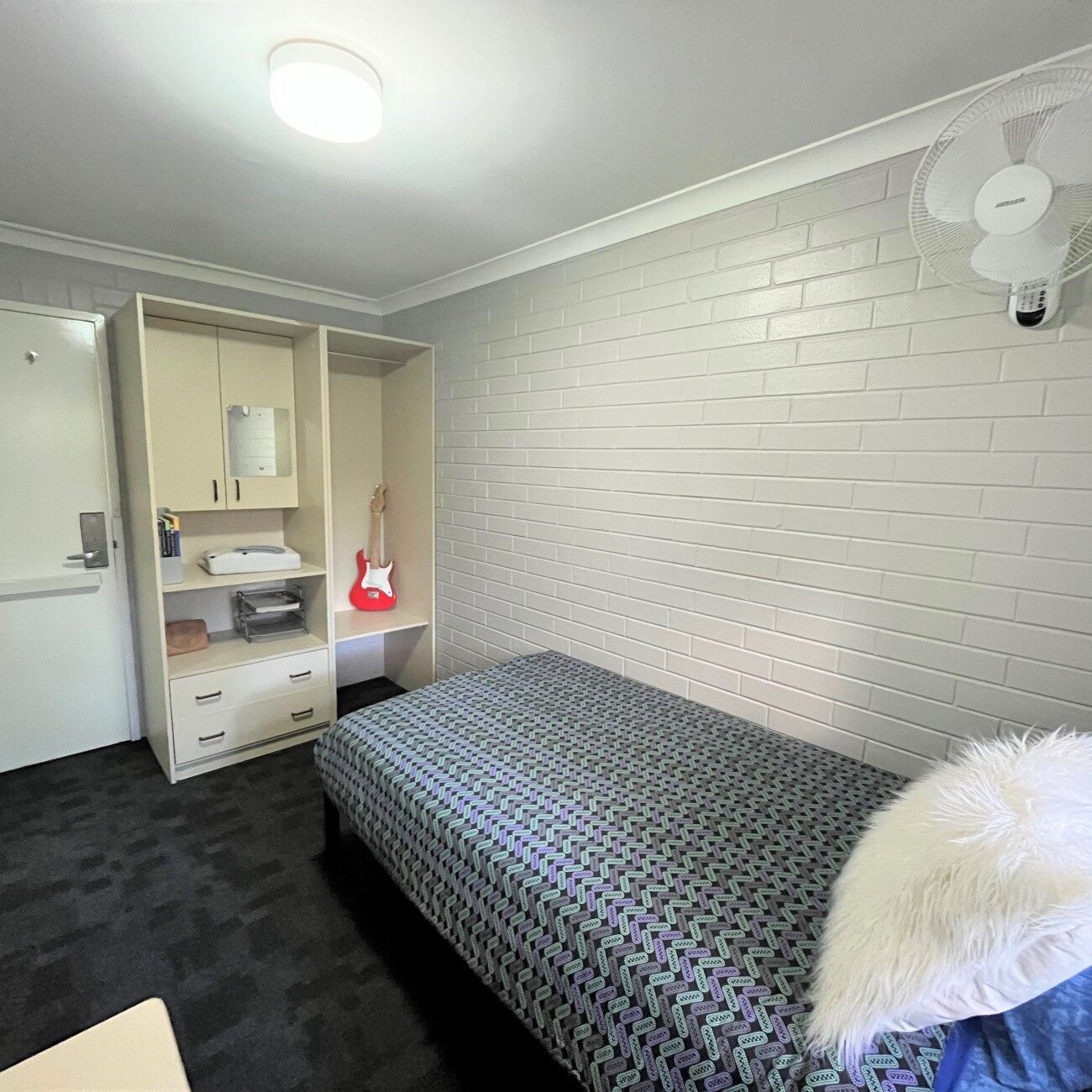 Five Bedrooms Lakeside