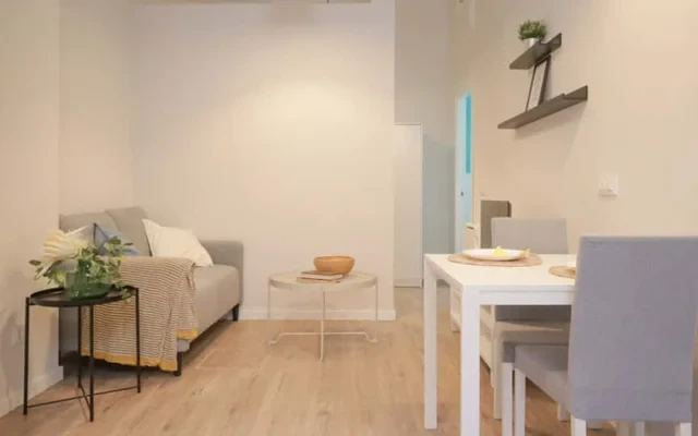 Paseo Perales, 70-72. Local 3 3