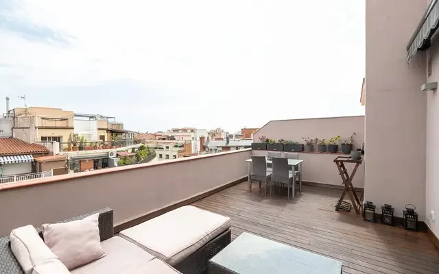 Great 2-bedroom apartment with terrace in Eixample 0