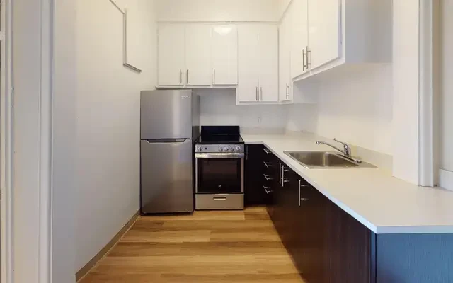 4875 Dufferin 4