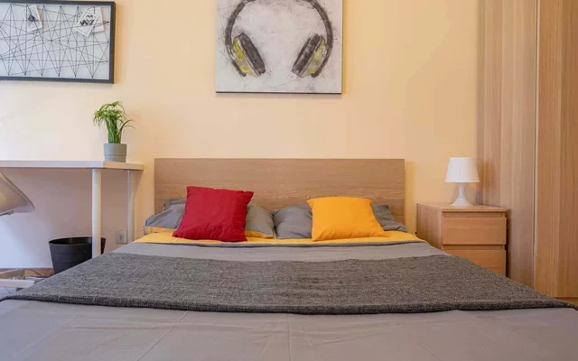 VIA LORENTEGGIO 31/4 <br> PRIVATE ROOM S1 3