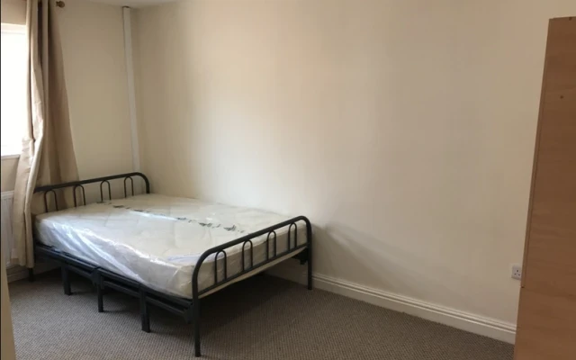 En-suite room close to Coventry University 3