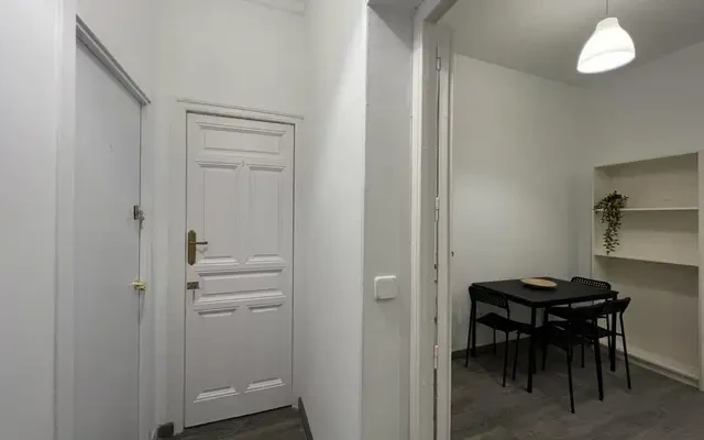 Cozy single bedroom in a property with balcony 0