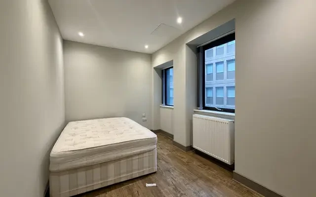 Week Street 29629# 4