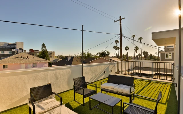 Leo Apartments 4