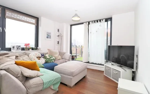 LH-The Lock Building 2