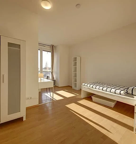 Koenig-Karl-Strasse 84DE-09-007M